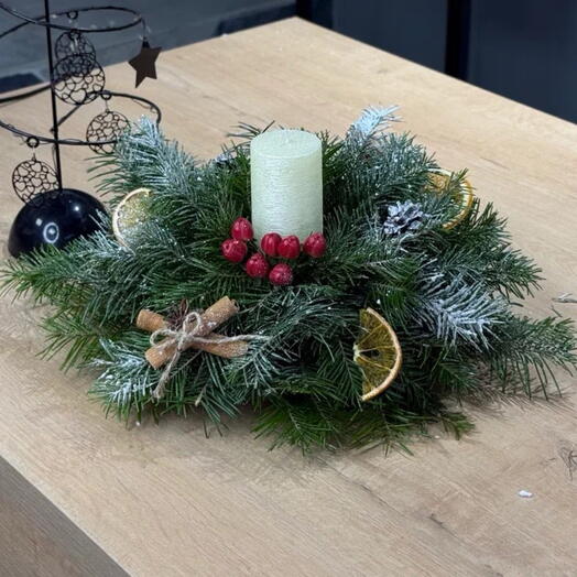 Новогодняя настольная композиция со свечкой