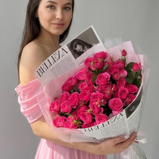 Шикарные розовые пионовидные кустовые розы