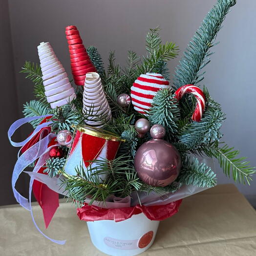 НОВОГОДНЯЯ КОМПОЗИЦИЯ в красном стиле