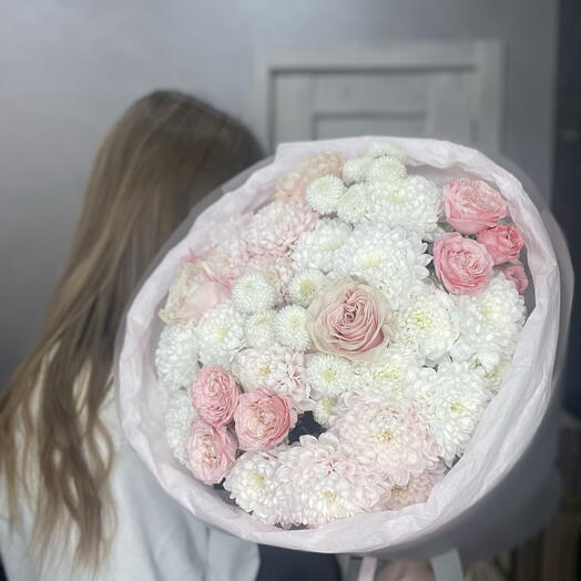 Букет с нежными хризантемами и розами 💗