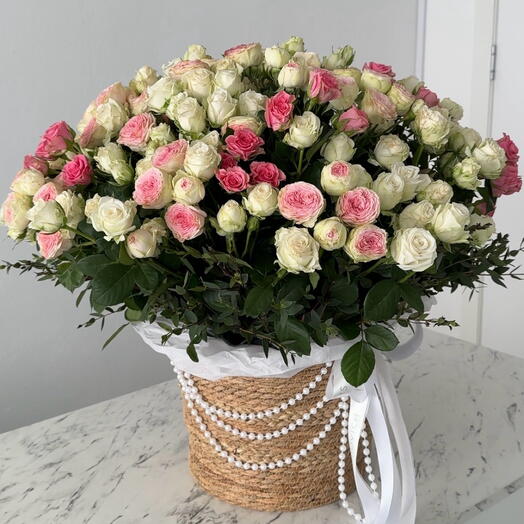 Корзина с кустовыми пионовидными розами Нежное настроение