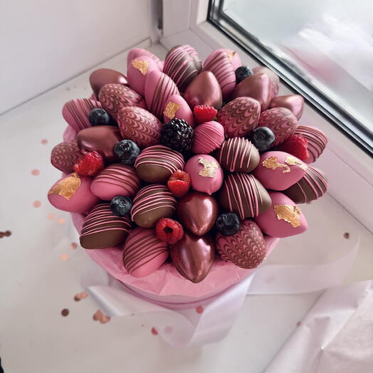 Колбочка с клубникой в шоколаде 🌹