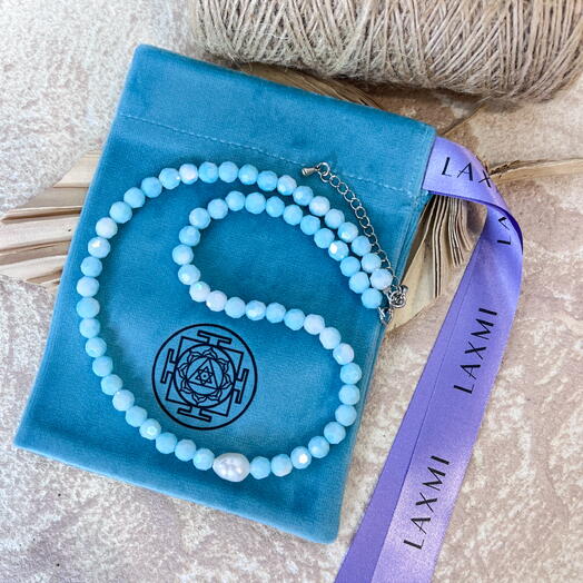 Чокер колье из ювелирного стекла с натуральной барочной жемчужиной