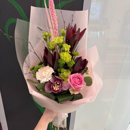 Букет «Ю ноу?» с сафари и орхидеей