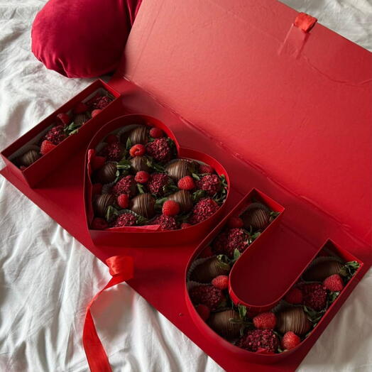 Клубника в шоколаде I love you с малиной