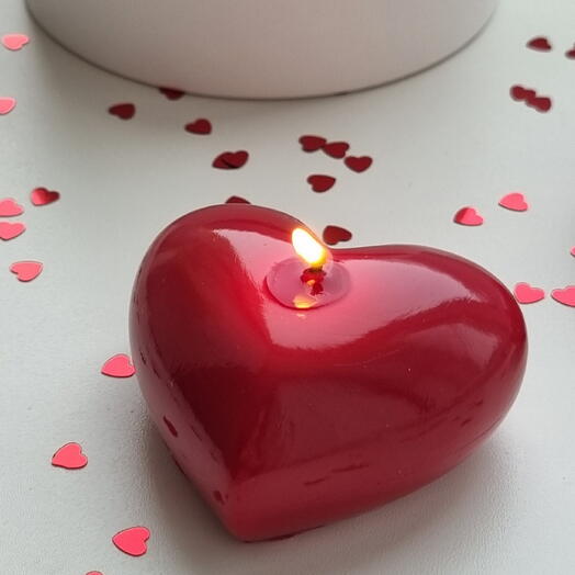 Свеча "LOVE IS"