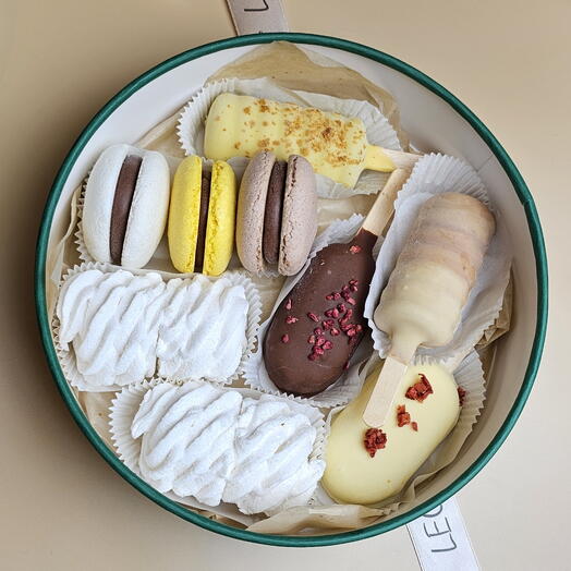 Набор сладостей на день рождения
подарок от Vivienne Sabo — румяна MACARON