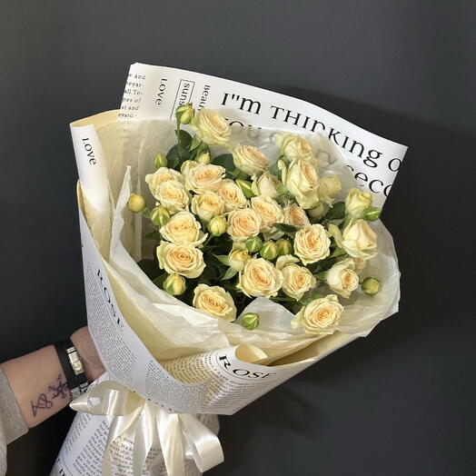 Букет из кустовой  розы «Roses»