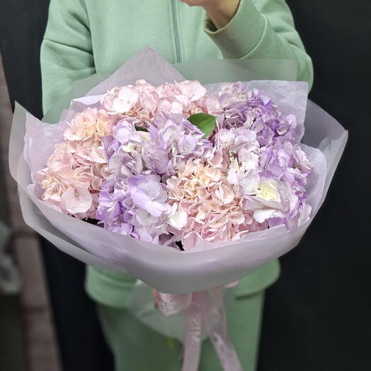 Букет из розовой и лавандовой гортензии