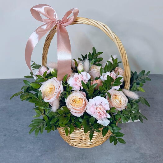 Корзина весенняя с розами