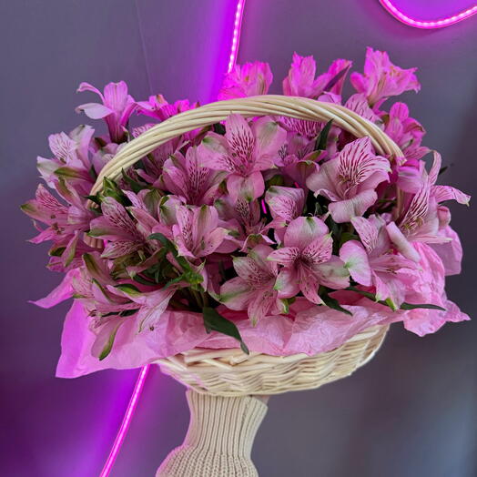 Корзина с альстромериями 💐