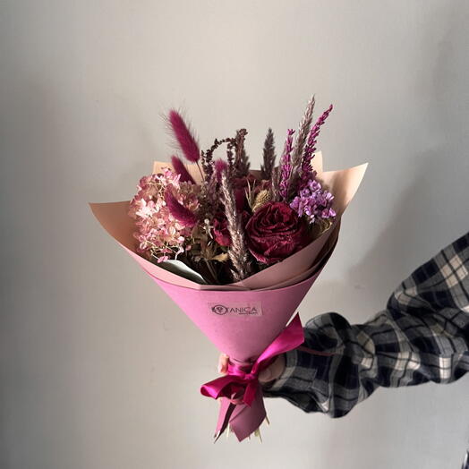 Букет из сухоцветов в красных оттенках