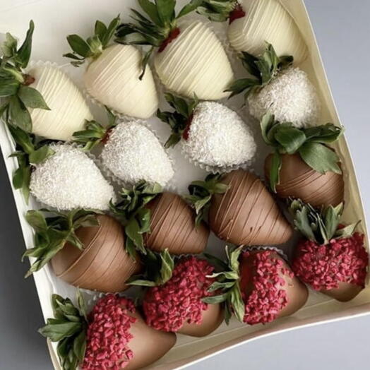 Клубника в шоколаде белый и молочный