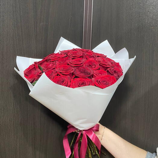 Нежный букет из 25 роз