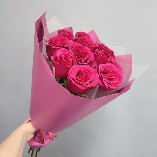 11 малиновых роз