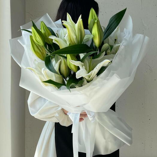 Букет из крупных лилий
