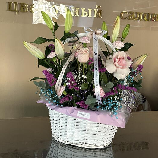 Корзинка с цветами