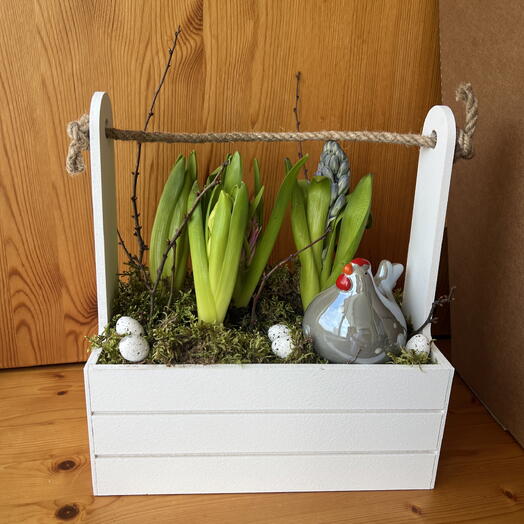 Кашпо деревянное с гиацинтами