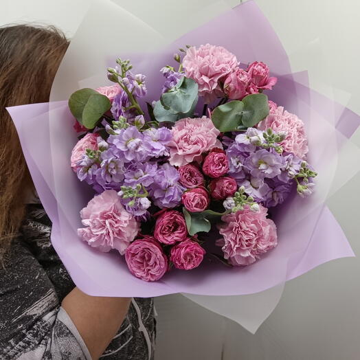 Акция!!! Авторский букетик роза кустовая, маттиола кустовая, диантус, эвкалипт
