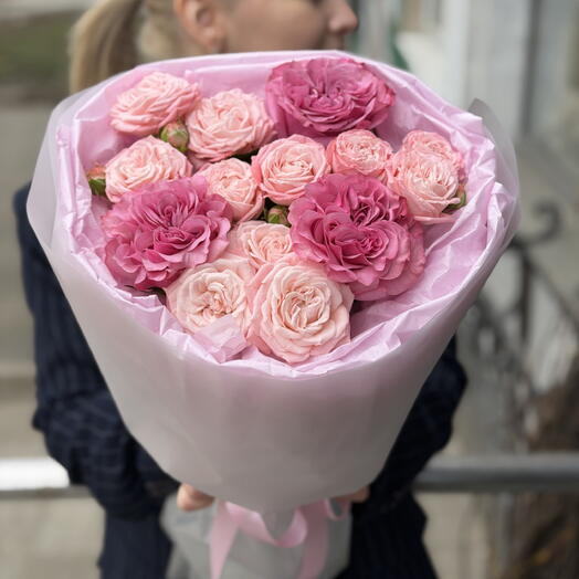Букет с кустовыми и одноголовыми розами сорта кантри блюз 💕
