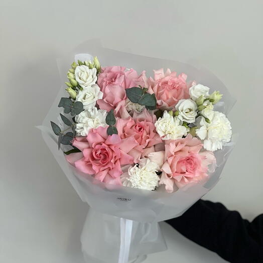 Букет из розовых ажурных розы