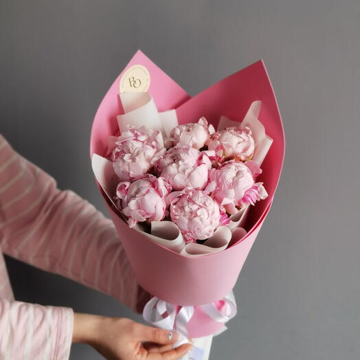 Моно из 7 розовых пионов