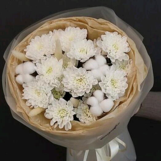 Букет с хризантемой и хлопком