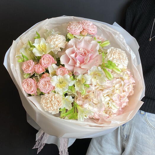 Розовый воздушный букет с гортензией 🌸