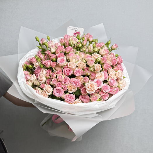 Букет кустовых роз 35