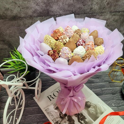 Букет с клубникой в шоколаде микс
