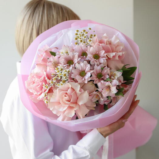 Букет из хризантем и французских роз «Розовое утро»
