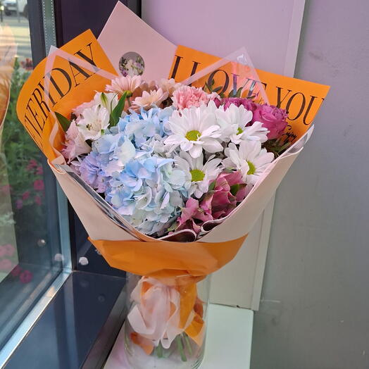 В День Рожденье 💐Букет из гортензии, хризантеммы, кустовой розы и альстромери с писташем