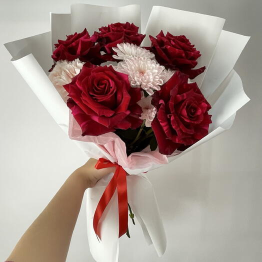 Яркий букет с необычной розой 🌹
