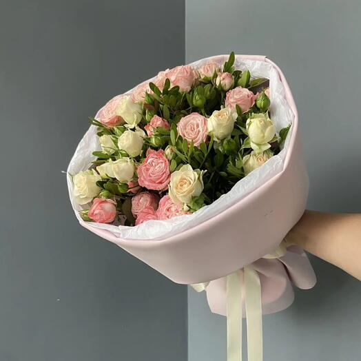Нежнейший букет из кустовых роз