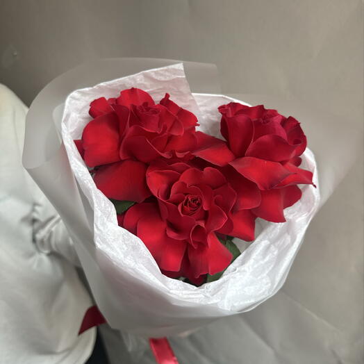 Букет из алых французских роз