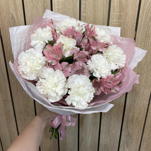 Букет из диантусом (9шт) с альстромерией