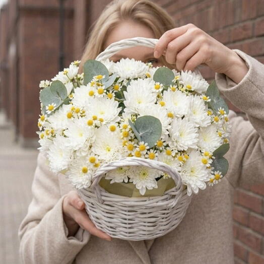 Композиция в корзине с хризантемой, ромашкой и эвкалиптом🌼