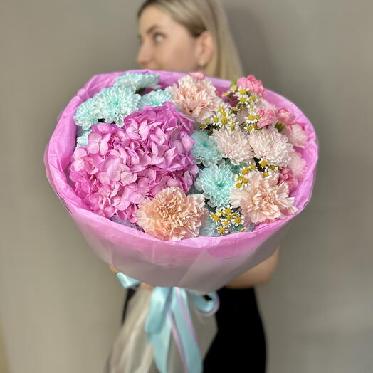 Дофаминовый букет «Бабл-гам»🍭🩵💕 с гортензией, хризантемой кустовой, диантусами, ромашкой, кустовыми диантусами