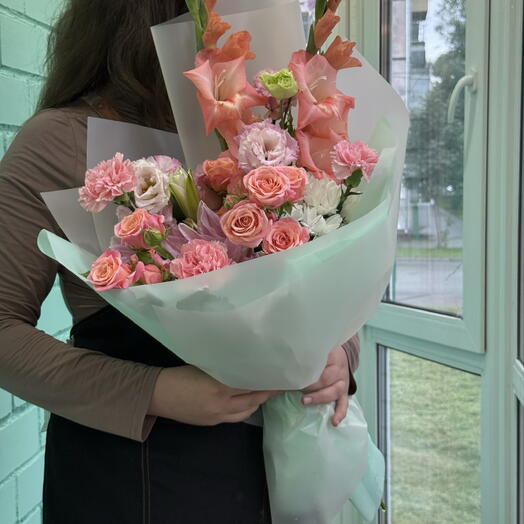 Букет с гладиолусами