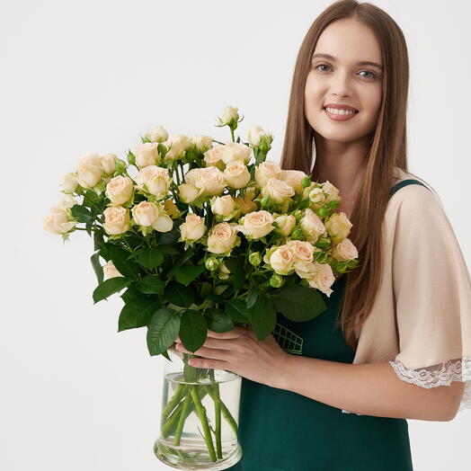 Пачка кустовых роз "Карамель" 50см 10 шт