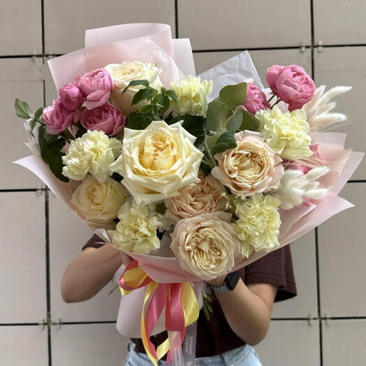 Авторский букет с пионовидными розами