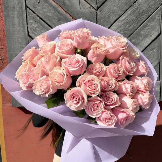 35 розовых голландских роз