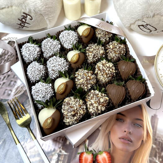 Клубника в Шоколаде 16-25 шт. в бельгийском шоколаде Callebaut. Подарочный набор. Leora chocolate