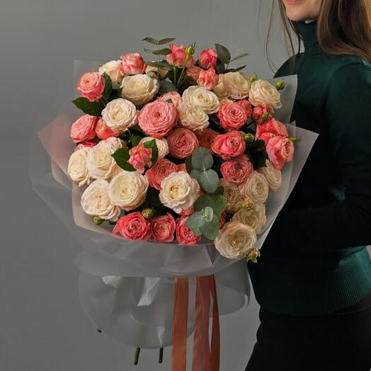 Ramo de rosas de peonía arbustiva 17 ramas con eucalipto