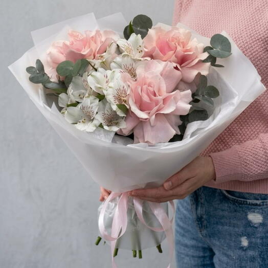 Нежный букет из французских роз и альстромерии🌸