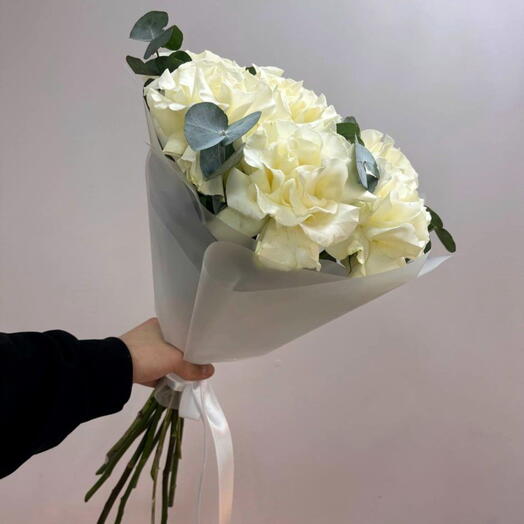 Нежный, воздушный дуобукет из французской (вывернутой) розы и ароматного эвкалипта