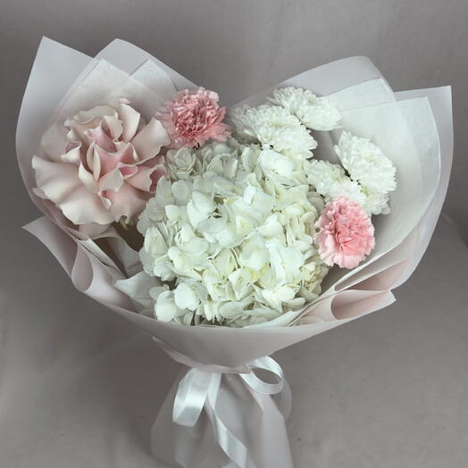 Милый букет🌸 гортензия, хризантема, французская роза, диантус