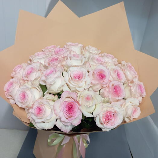 Букет роз «Нежность в объятиях» 🌸