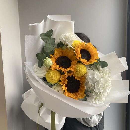 🤍 Солнце в облаках
4. 🌻 Золотое настроени