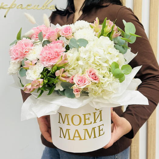 Композиция «Моей маме» из гортензии, хризантем, альстромерий, диантусов и кустовых роз